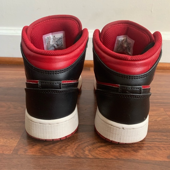 Air Jordan 1 Mid Reverse Bred 554725 660 GS Size 5.5Y Fits Women 7 - Picture 3 of 6